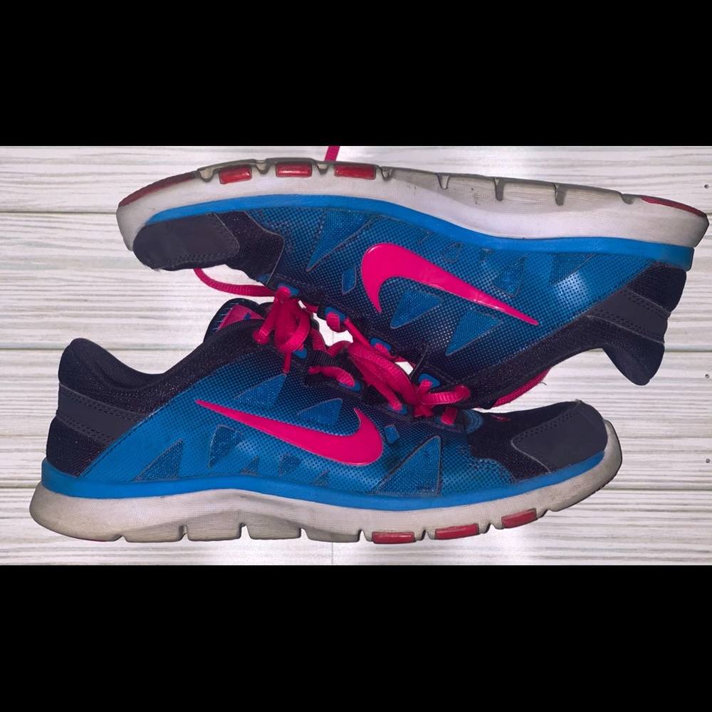 Nike Tennis Shoes